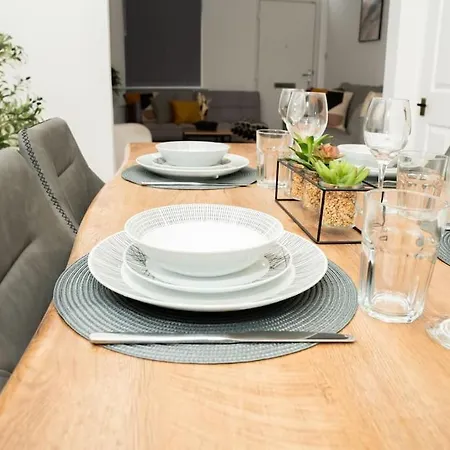 Stylish In - Free Wifi & Parking - Close To Racecourse & Centre Appartamento
