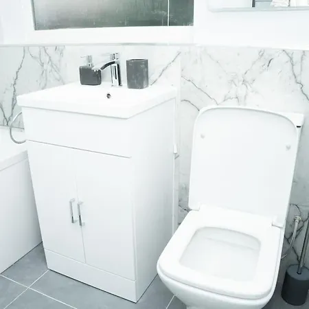 Appartamento Stylish In - Free Wifi & Parking - Close To Racecourse & Centre *