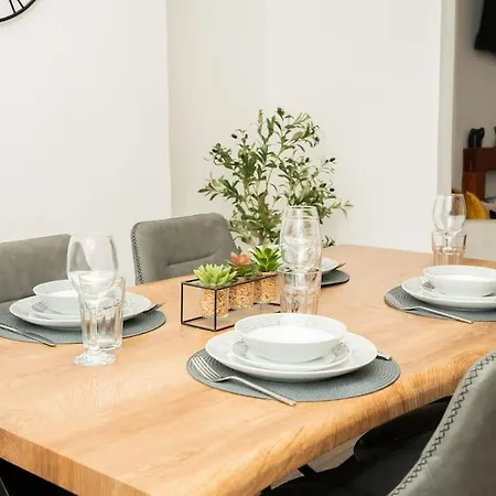 Stylish In - Free Wifi & Parking - Close To Racecourse & Centre *