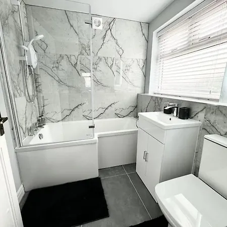 Stylish In - Free Wifi & Parking - Close To Racecourse & Centre *