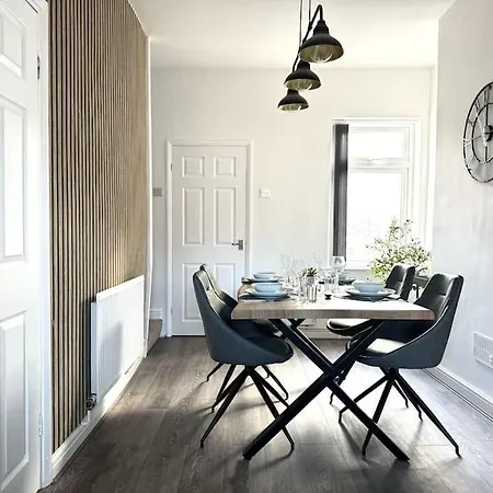 Stylish In - Free Wifi & Parking - Close To Racecourse & Centre Daire *