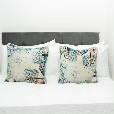 Stylish In - Free Wifi & Parking - Close To Racecourse & Centre Daire *