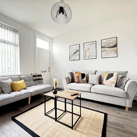 Daire Stylish In - Free Wifi & Parking - Close To Racecourse & Centre