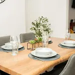 Stylish In - Free Wifi & Parking - Close To Racecourse & Centre *