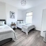 Lejlighed Stylish In - Free Wifi & Parking - Close To Racecourse & Centre