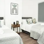 Stylish In - Free Wifi & Parking - Close To Racecourse & Centre *