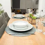 Stylish In - Free Wifi & Parking - Close To Racecourse & Centre Lejlighed