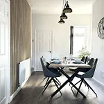 Stylish In - Free Wifi & Parking - Close To Racecourse & Centre Lejlighed *