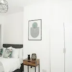 Stylish In - Free Wifi & Parking - Close To Racecourse & Centre Lejlighed York
