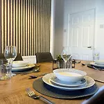 Stylish In - Free Wifi & Parking - Close To Racecourse & Centre Lejlighed