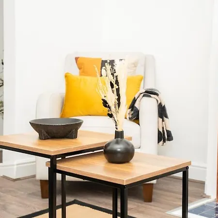 Stylish In - Free Wifi & Parking - Close To Racecourse & Centre Lejlighed